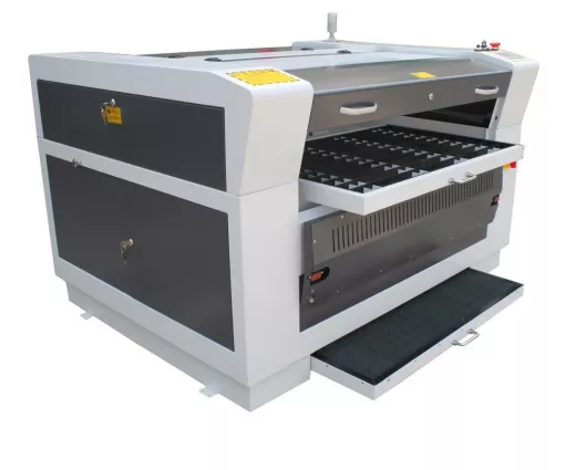 Nouvelle machine laser avec table aspirante, Lyon, Diam Laser