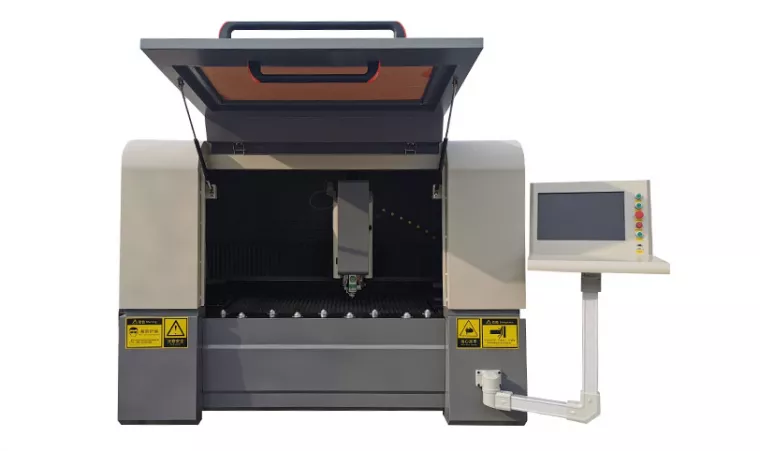 Laser fibre pour découper des toles en acier, inox, alu, laiton DM 1390 F, Lyon, Diam Laser