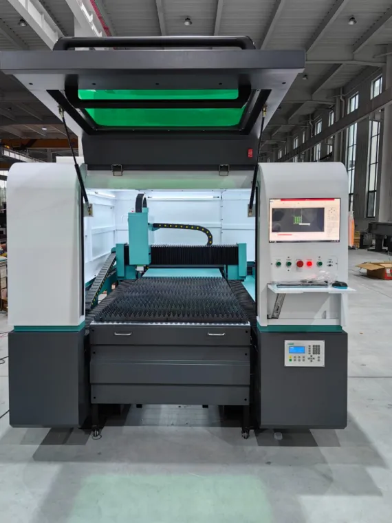 Machine de découpe laser fibre DM 1390 F pour l'acier, l'inox, l'aluminium et le laiton, Lyon, Diam Laser