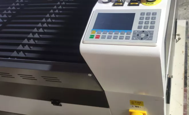 Laser CO.2 100 watts zone de travail 900 x 600 mm Dm 690, Lyon, Diam Laser