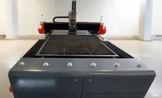 Laser fibre pour découper de la tôle d'acier ,inox, alu, laiton DM 1530 F 3000 watts, Lyon, Diam Laser
