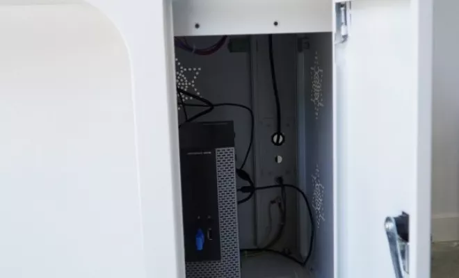 Laser fibre pour graver et découper avec bureau intégré DM 20 F, Lyon, Diam Laser