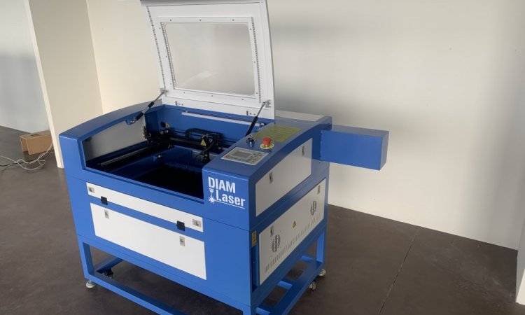 Location machine laser CO2, gravure et découpe, sur Lyon, Rhône Alpes, DIAM Laser