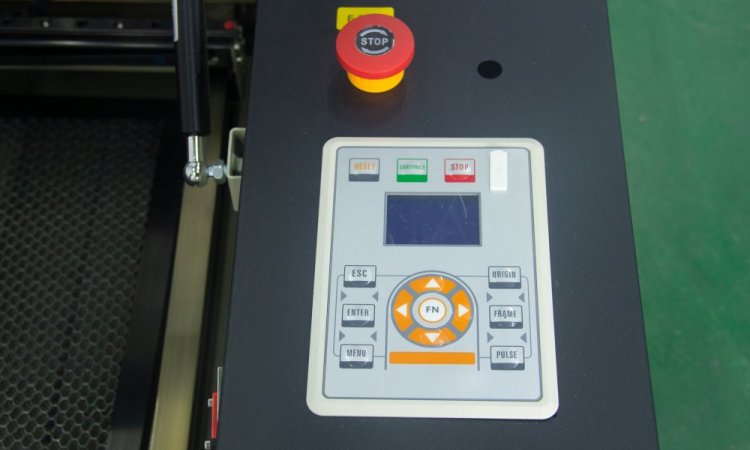 DIAM Laser, machine laser CO2  light de découpe et gravure afficheur