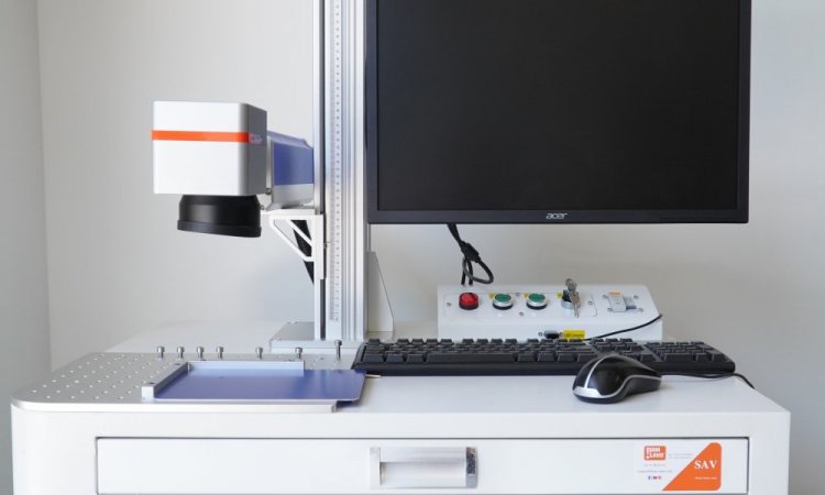 DIAM Laser vente machine laser fibre, gravure sur métal,  avec bureau intégré, ordinateur